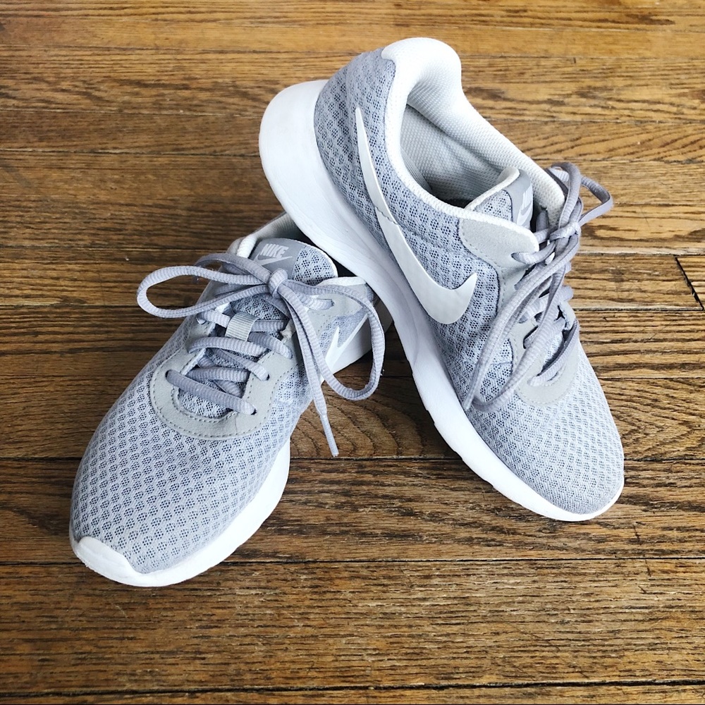 👟 Nike Tanjun Women’s Athletic Shoe 👟